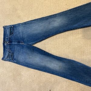 Mother insider crop step fray size 27